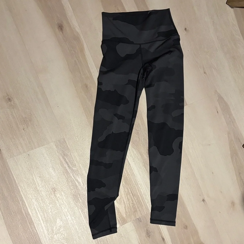 Aerie Gray Camouflage Leggings - Picture 4 of 4